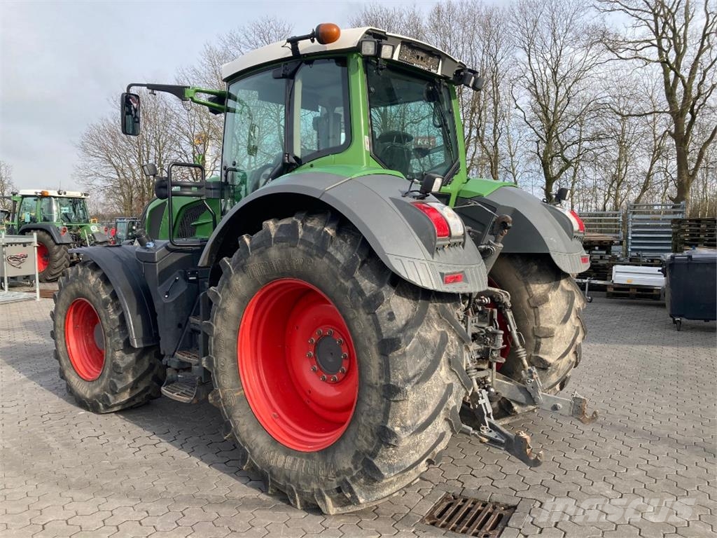 Fendt 826 Vario Profi ماكينات زراعية - غير ذلك