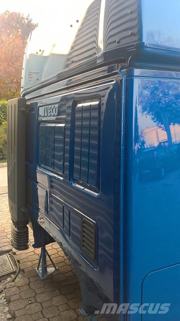 Iveco STRALIS AT EURO 5 2008 -> Cabinas e interior