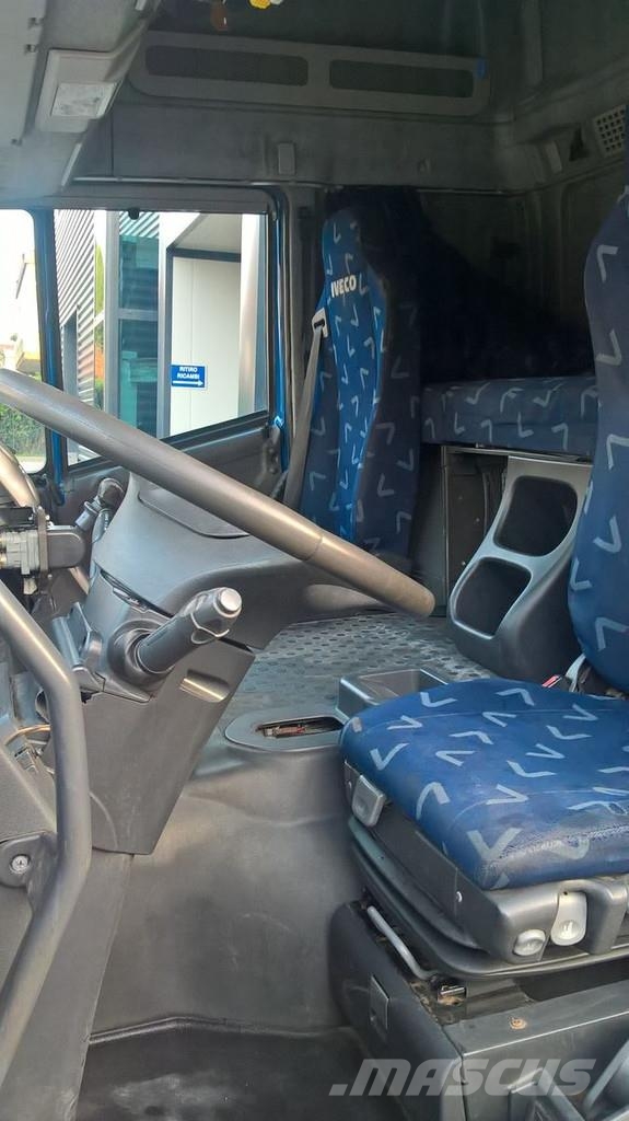Iveco STRALIS AT EURO 5 2008 -> Cabinas e interior
