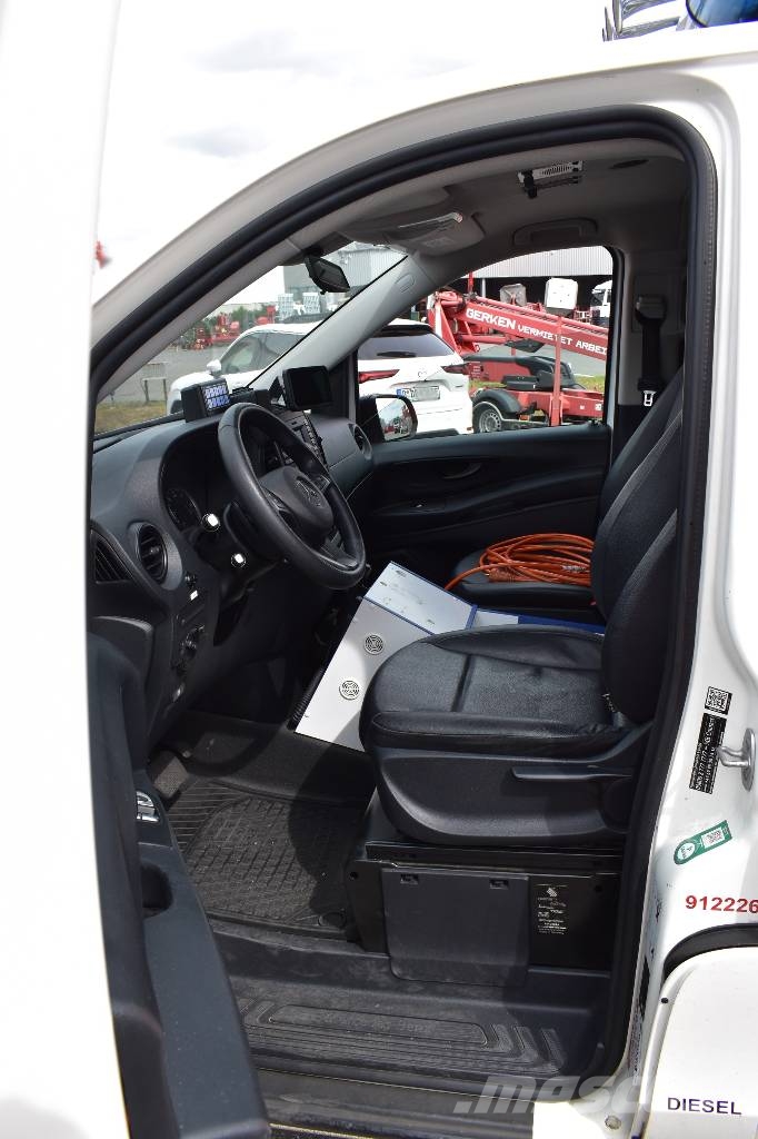 Mercedes-Benz Vito 4x4 Notarzt Einsatzfahrzeug NEF Ambulanslar