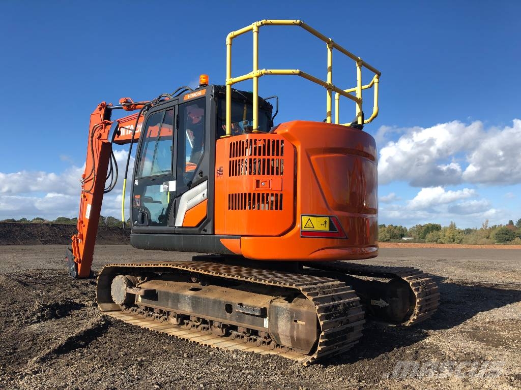 Hitachi ZX 135 US-7 حفارات زحافة