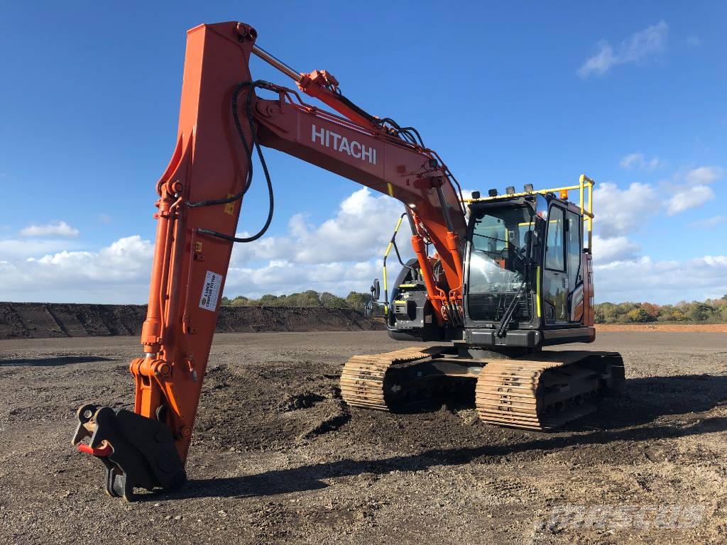 Hitachi ZX 135 US-7 حفارات زحافة