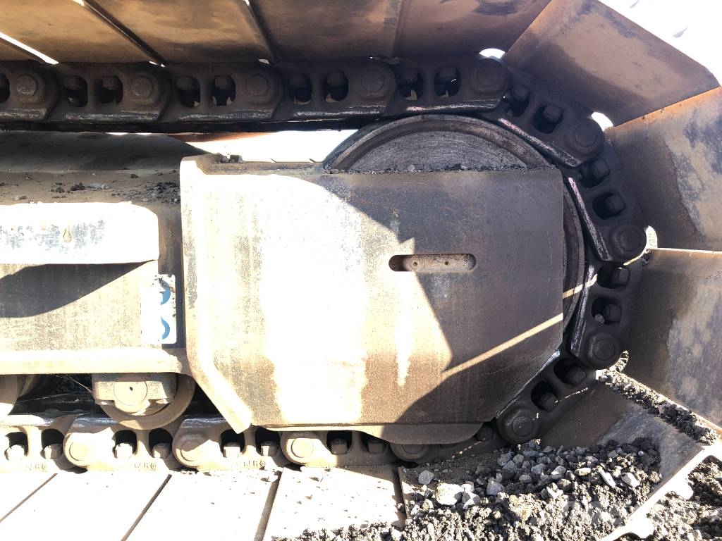 Hitachi ZX 135 US-7 حفارات زحافة