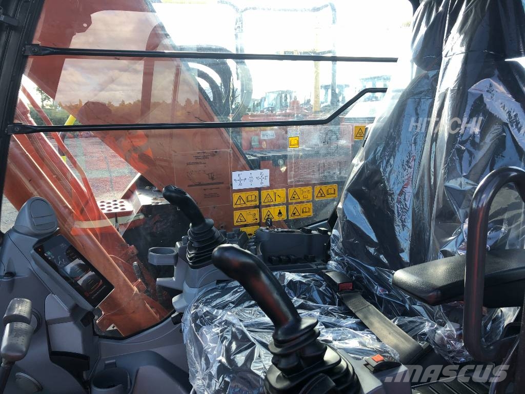 Hitachi ZX 135 US-7 حفارات زحافة