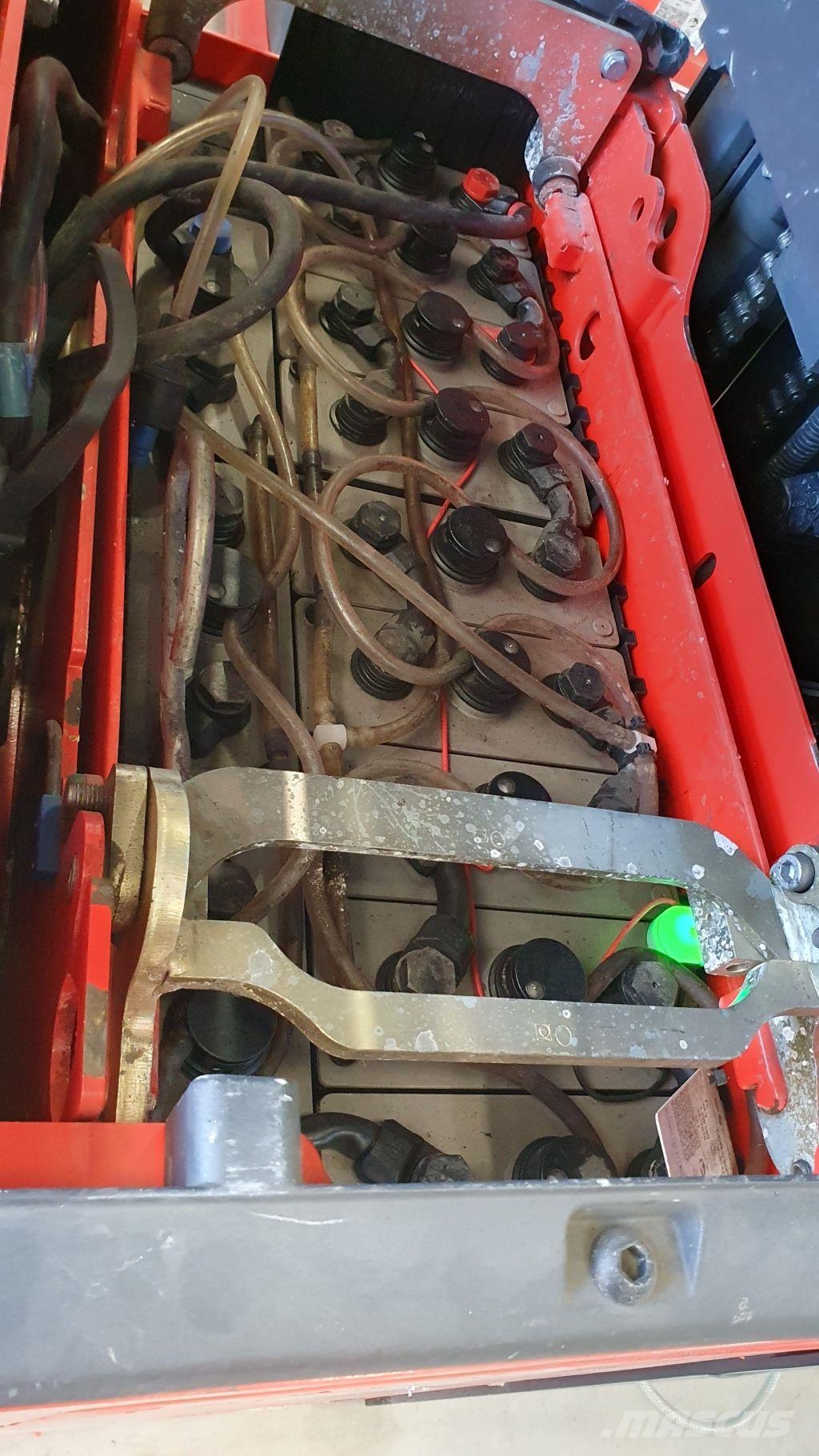 Linde V08-02 Visokodvižni komisionirni viličar