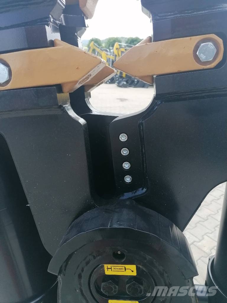 MB Crusher PT1150 مقصات هيدروليكية