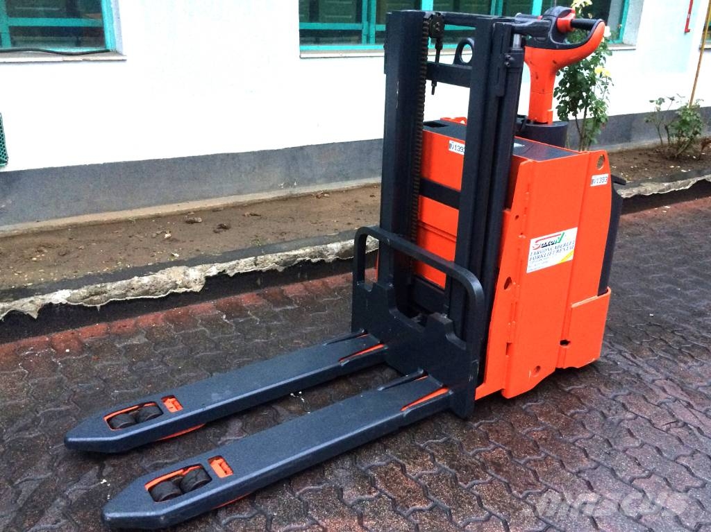 Linde L12 /141/ V-1393 OB 보행식 리치 지게차