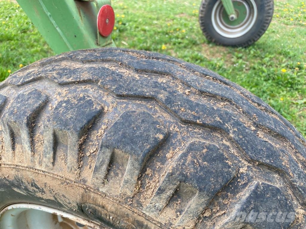 Krone SWADRO 681 Уиндроуърс/Косачки за сено и др.