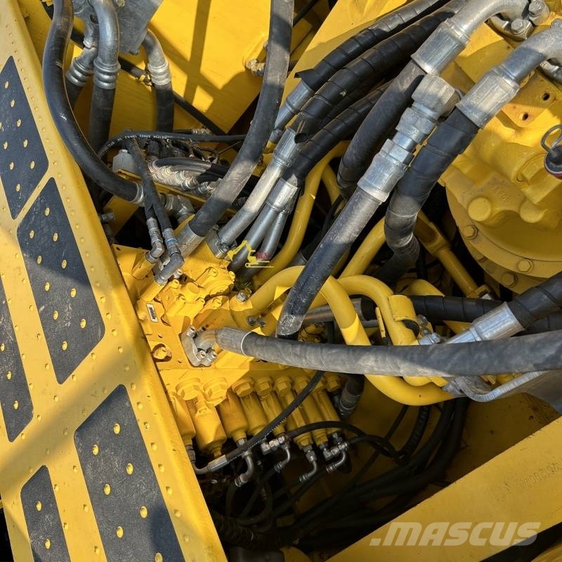 Komatsu PC 360-8 حفارات زحافة