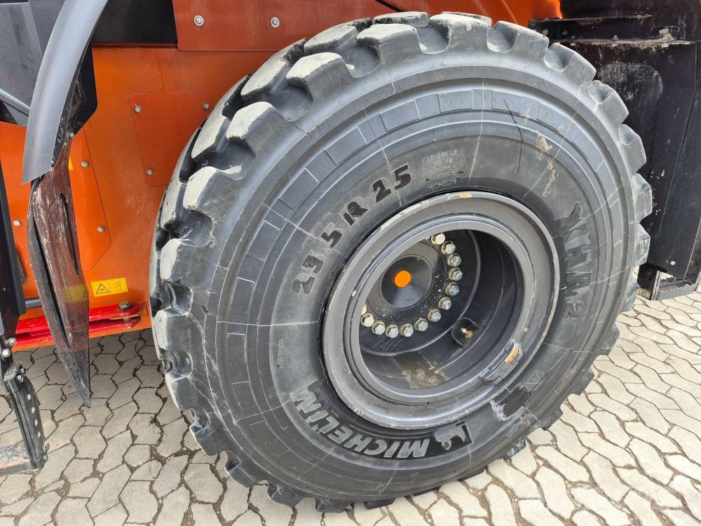 Hitachi ZW 250-7 Kolesni nakladalci