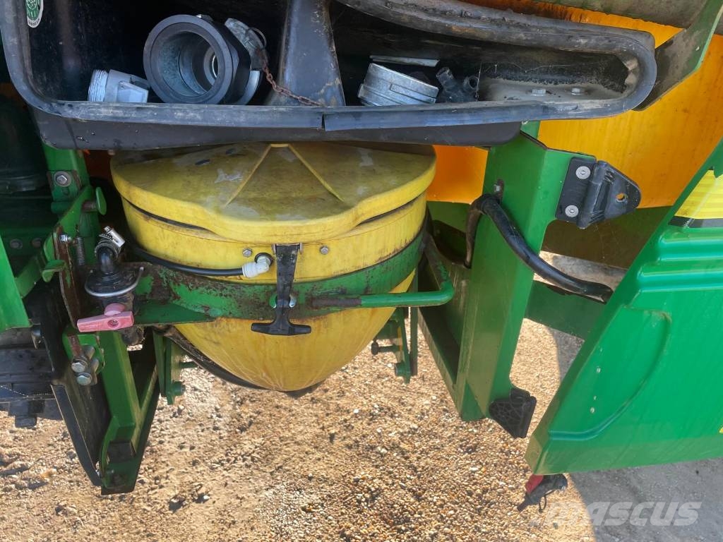 John Deere R 962 i Anhängespritzen