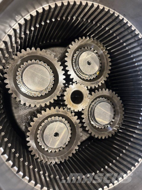 Liebherr R 954 B USED SWING GEARS SAT 325 Transmisiones