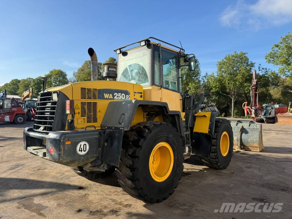Komatsu WA250 PZ-6 //BJ. 2015 /6700H/SW/Gabel/ZSA Kolesni nakladalci