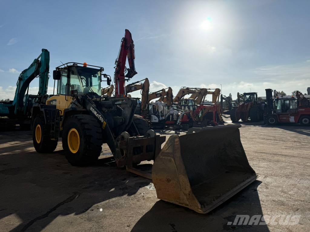 Komatsu WA250 PZ-6 //BJ. 2015 /6700H/SW/Gabel/ZSA Kolesni nakladalci