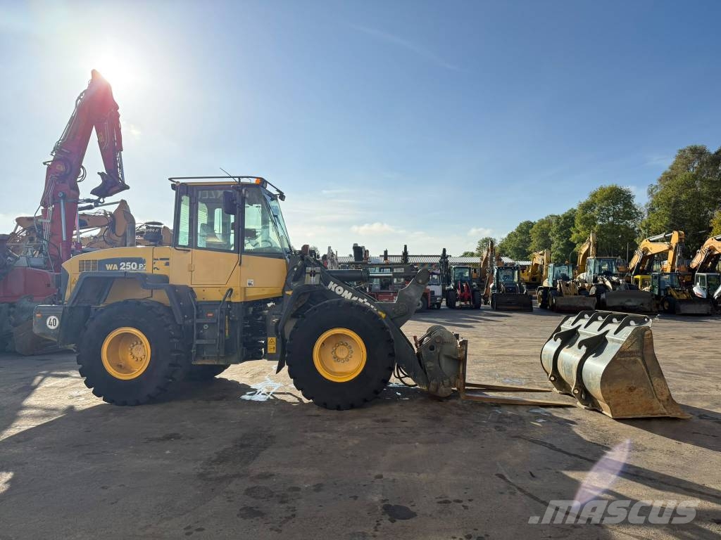 Komatsu WA250 PZ-6 //BJ. 2015 /6700H/SW/Gabel/ZSA Kolesni nakladalci