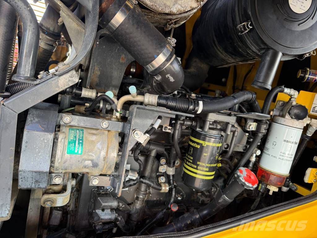 Komatsu WA250 PZ-6 //BJ. 2015 /6700H/SW/Gabel/ZSA Kolesni nakladalci