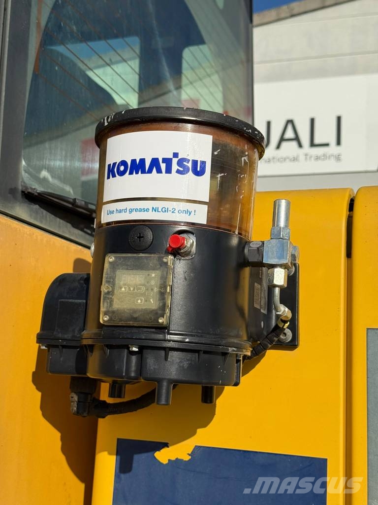 Komatsu WA250 PZ-6 //BJ. 2015 /6700H/SW/Gabel/ZSA Kolesni nakladalci
