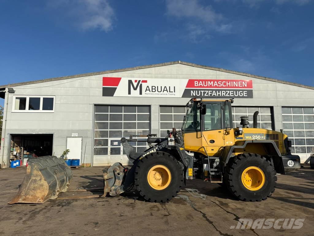Komatsu WA250 PZ-6 //BJ. 2015 /6700H/SW/Gabel/ZSA Kolesni nakladalci