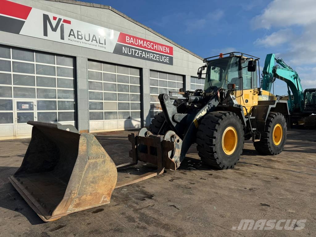 Komatsu WA250 PZ-6 //BJ. 2015 /6700H/SW/Gabel/ZSA Kolesni nakladalci