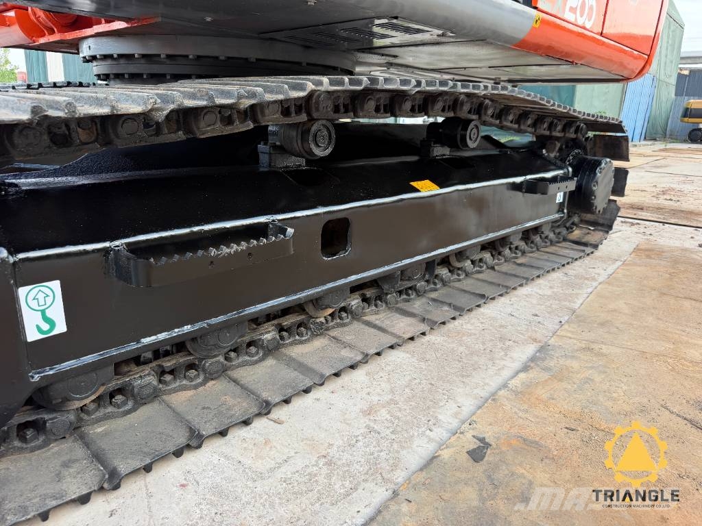 Hitachi EX 200 Gravemaskiner på larvebånd