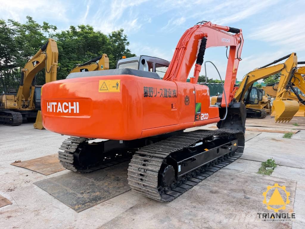 Hitachi EX 200 Gravemaskiner på larvebånd