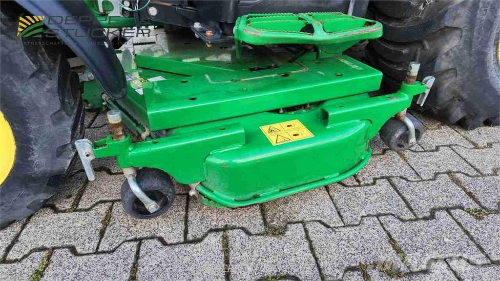 John Deere 3046R mit Mähwerk+Grasaufnahme Landbouw - overige