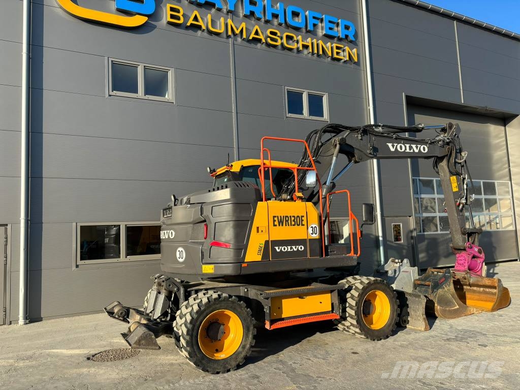 Volvo EWR 130 E حفارات بعجل