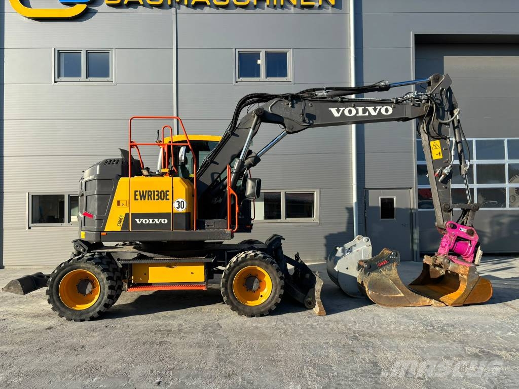 Volvo EWR 130 E حفارات بعجل
