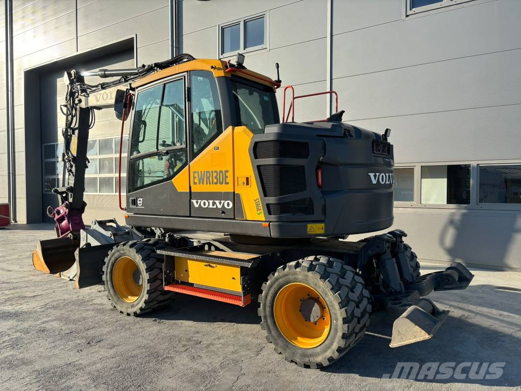 Volvo EWR 130 E حفارات بعجل