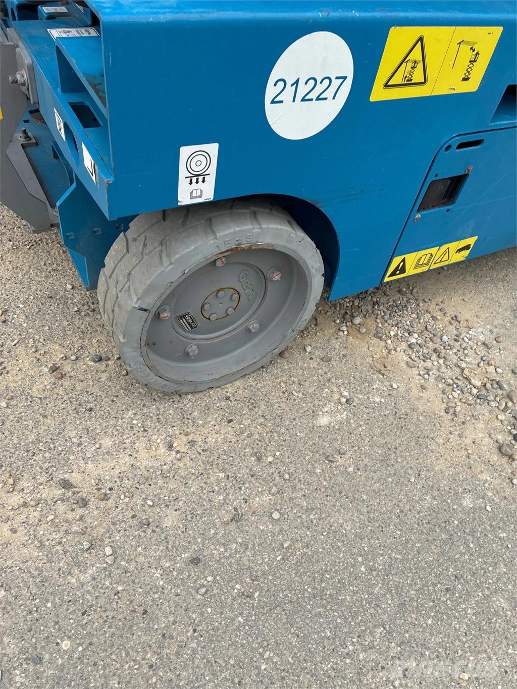 Genie GS 3246 رافعات مقصية الشكل
