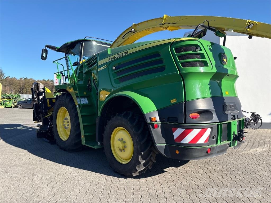 John Deere 8400 i 4x4 *Incl Kemper 460 StalkBuster* Silaj makinasi