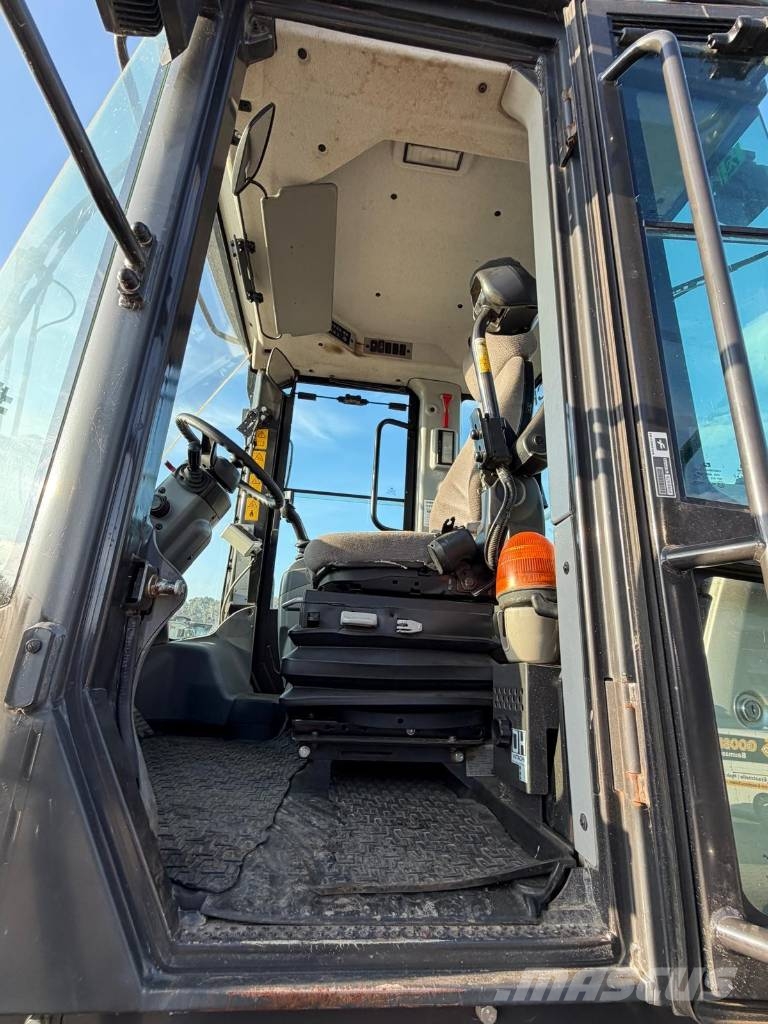Hitachi ZW 250 Kolesni nakladalci