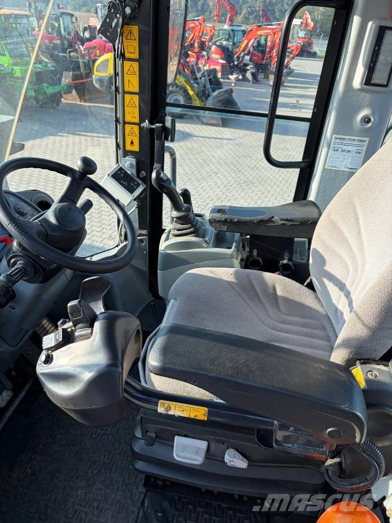 Hitachi ZW 250 Kolesni nakladalci