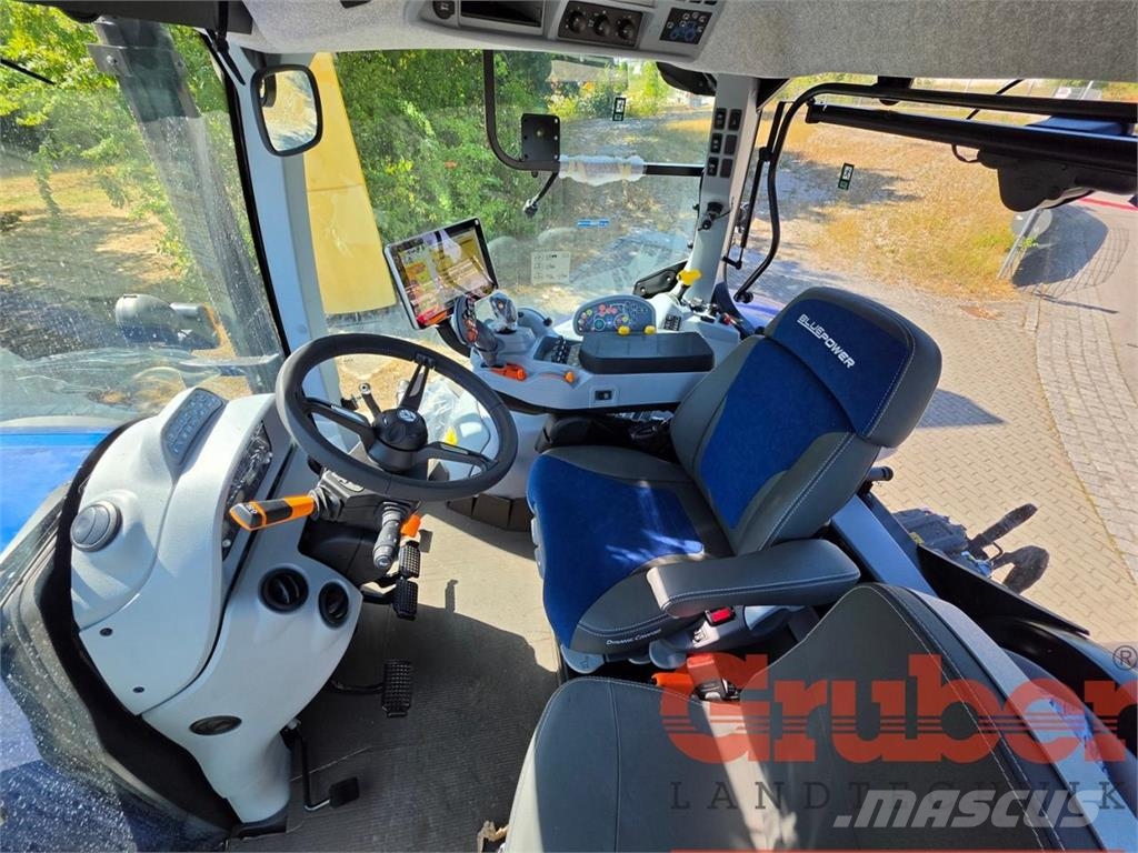 New Holland T7.225 AC SWB - Stufe V Tractors
