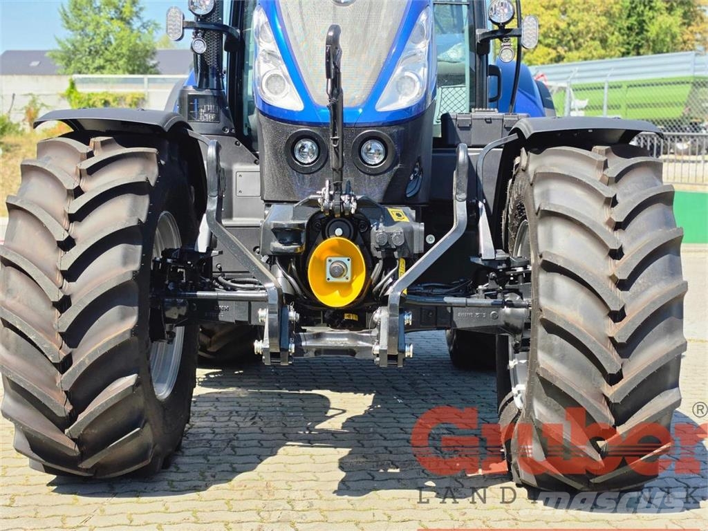 New Holland T7.225 AC SWB - Stufe V Tractors