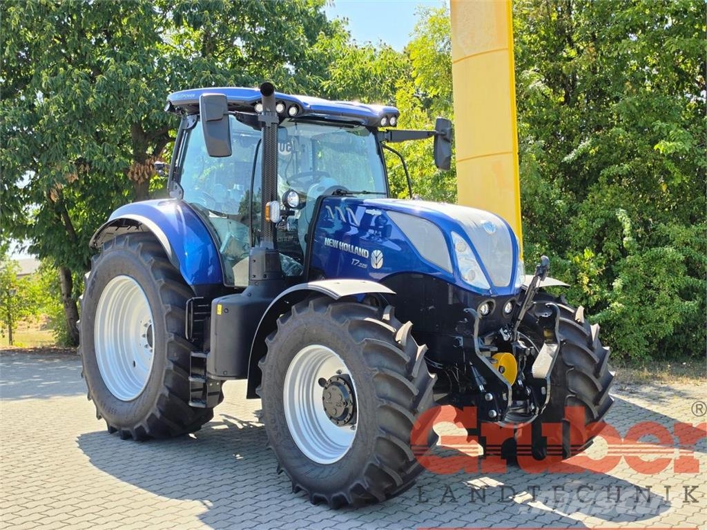 New Holland T7.225 AC SWB - Stufe V Tractors