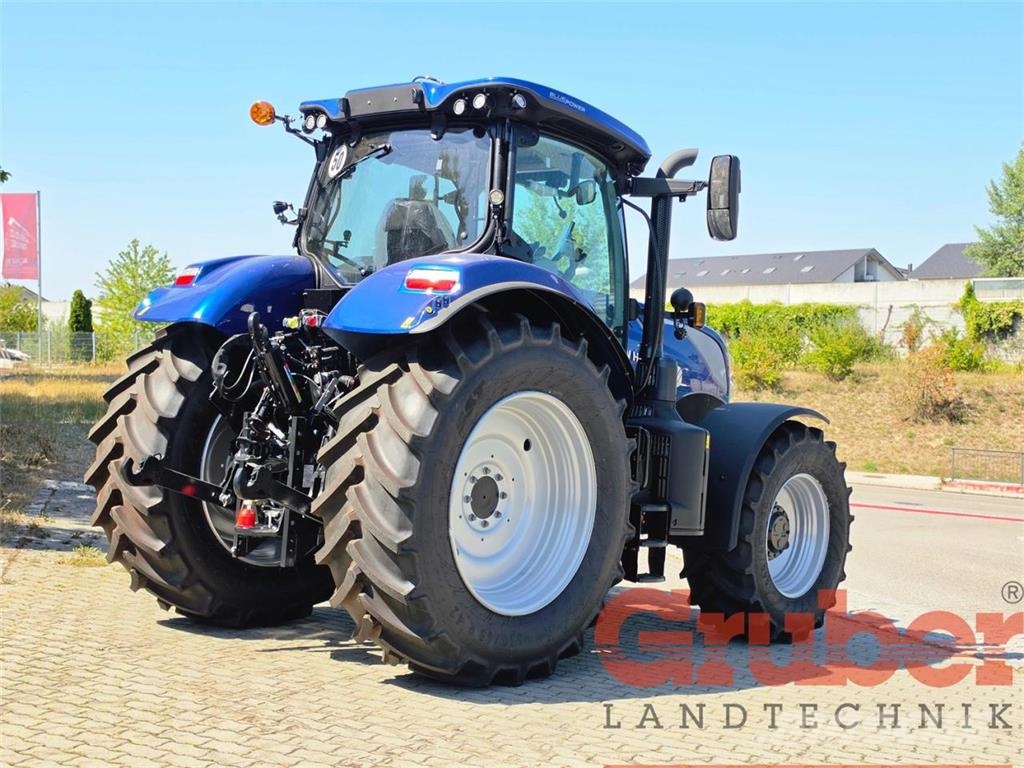 New Holland T7.225 AC SWB - Stufe V Tractors