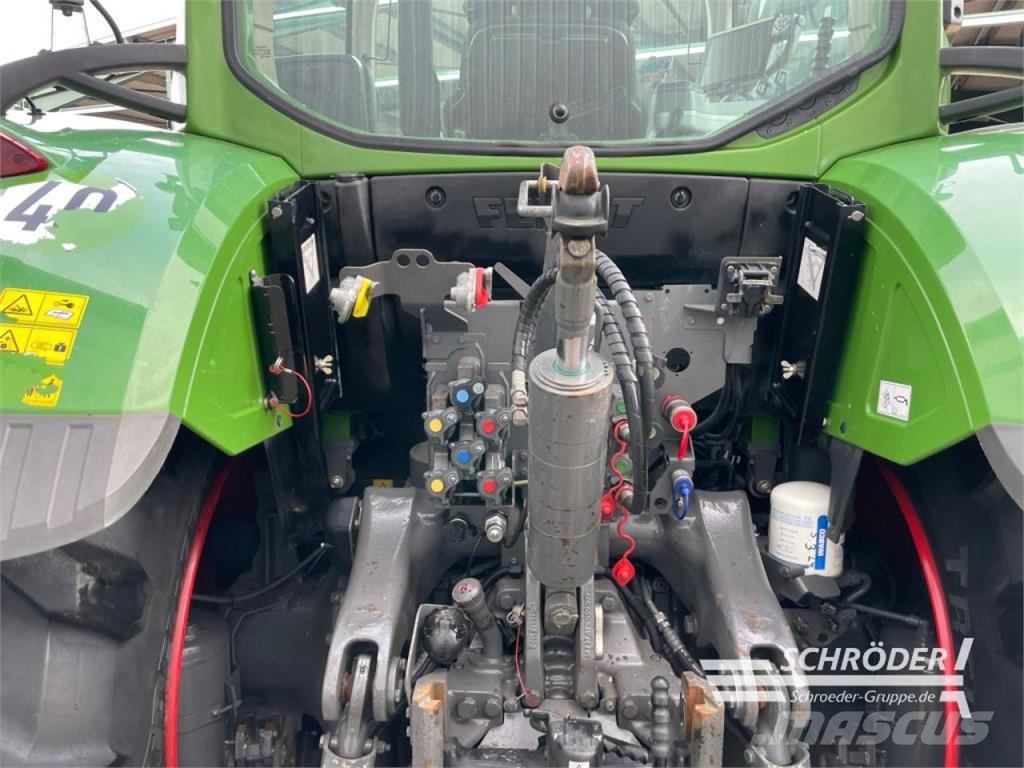 Fendt 724 VARIO S4 PROFI PLUS Tractores