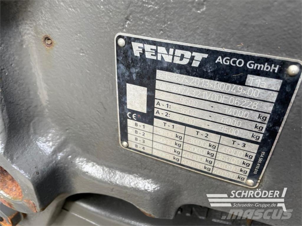 Fendt 724 VARIO S4 PROFI PLUS Tractores