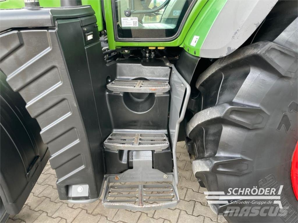 Fendt 724 VARIO S4 PROFI PLUS Tractores