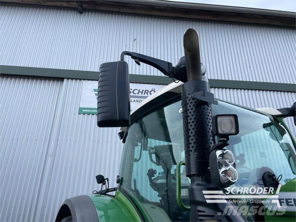 Fendt 724 VARIO S4 PROFI PLUS Tractores