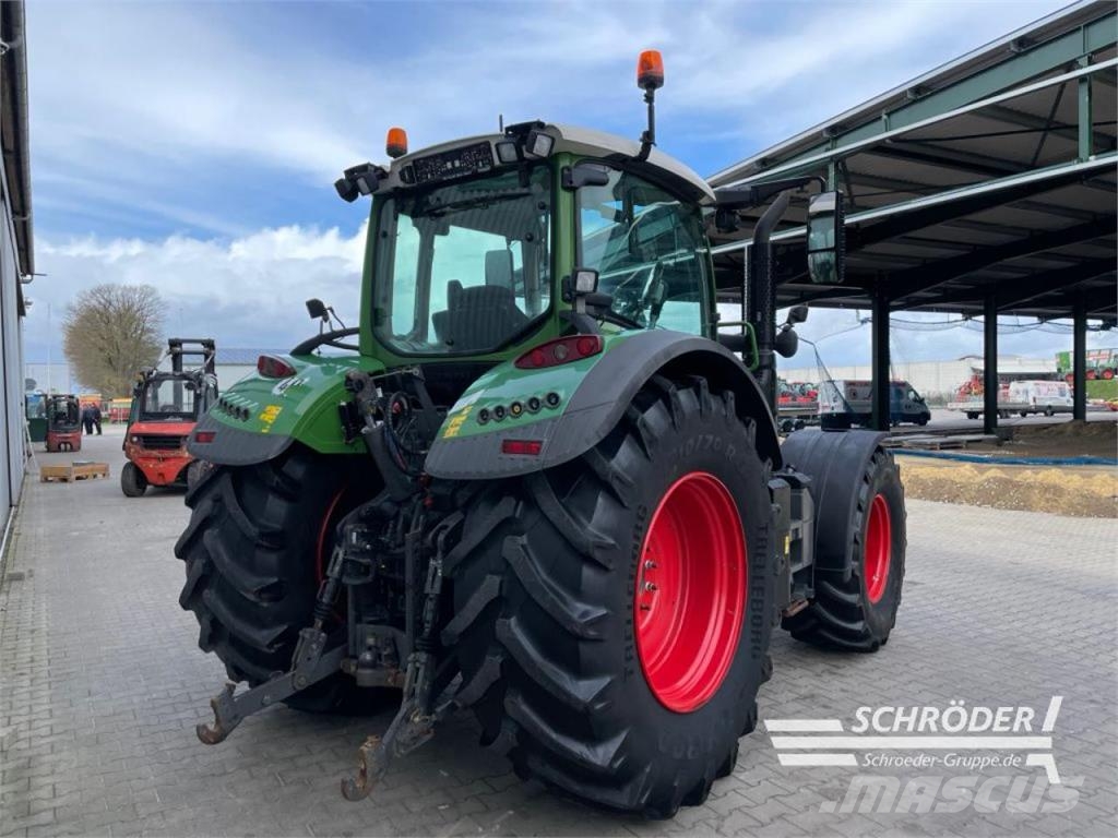 Fendt 724 VARIO S4 PROFI PLUS Tractores