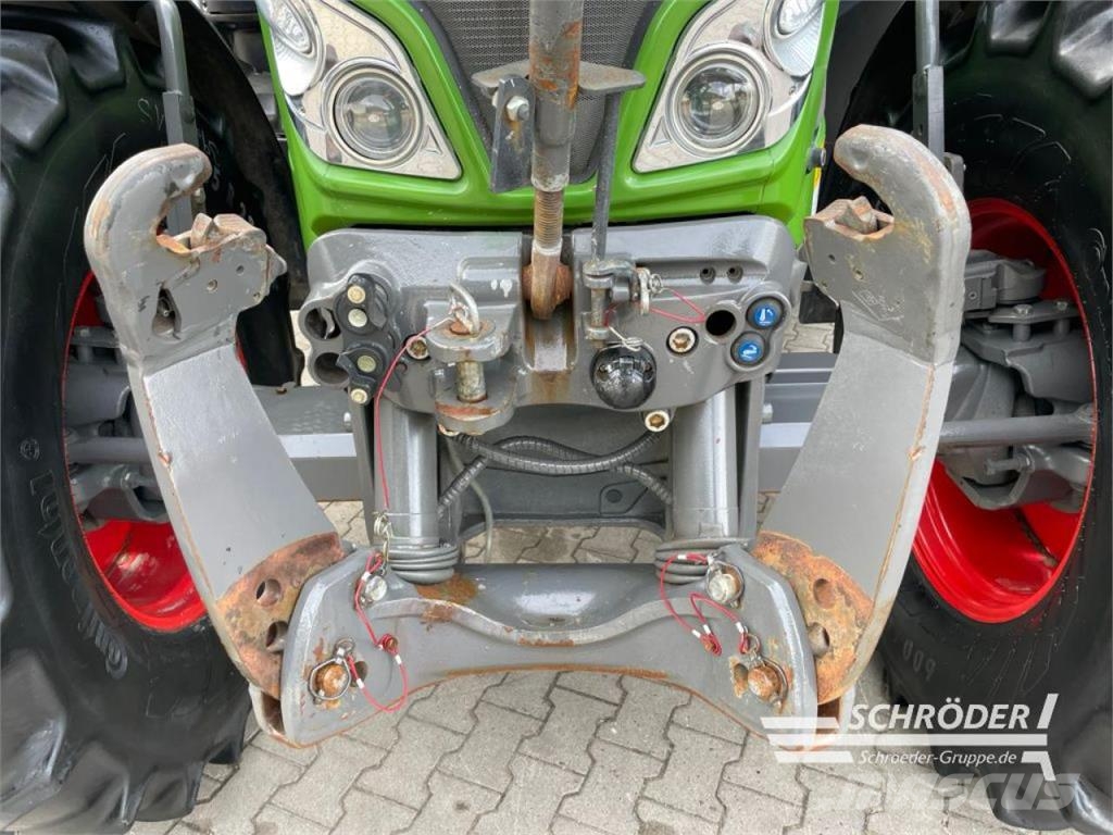Fendt 724 VARIO S4 PROFI PLUS Tractores