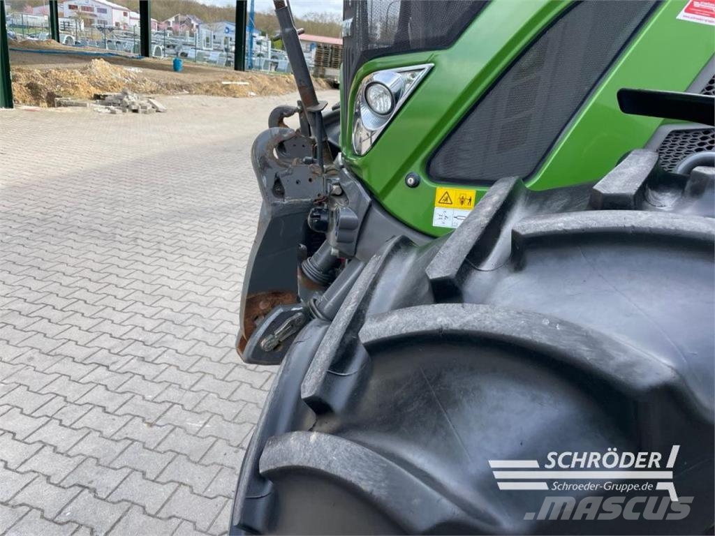 Fendt 724 VARIO S4 PROFI PLUS Tractores