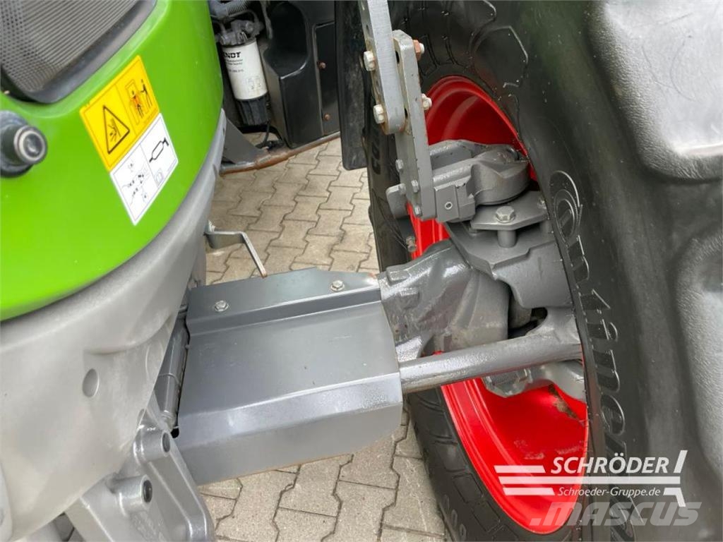 Fendt 724 VARIO S4 PROFI PLUS Tractores
