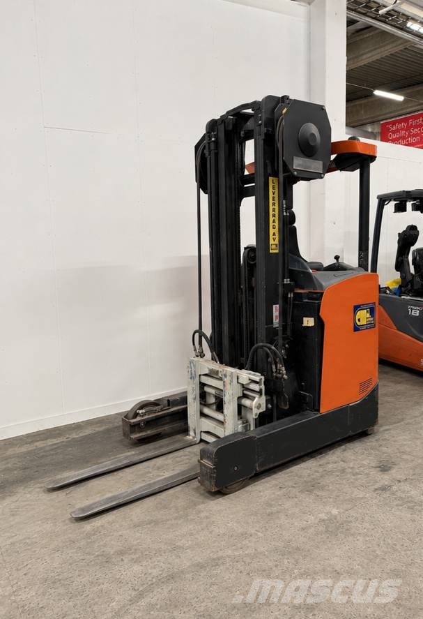BT truck RRE200HE Schubmaststapler