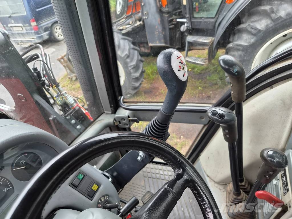 Inter-Tech IT 1600 keskipitkä etukuormain Valtra 6000-sarjaa Etukuormaimet ja kaivuulaitteet