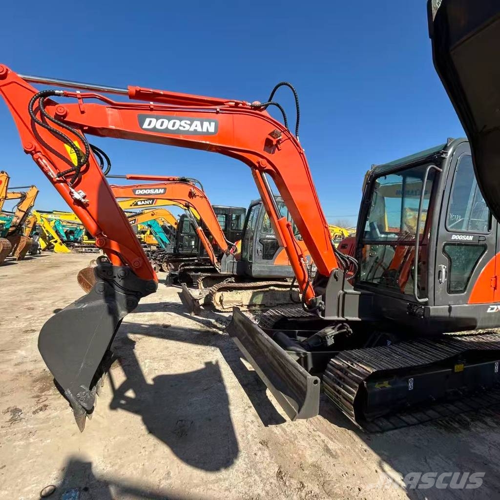 Doosan DX 60-9 C حفارات زحافة