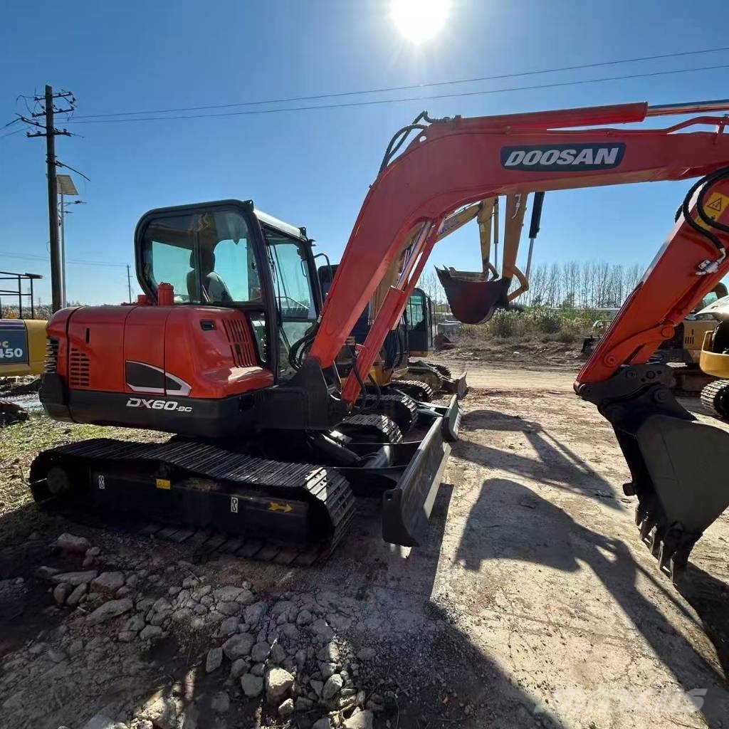 Doosan DX 60-9 C حفارات زحافة