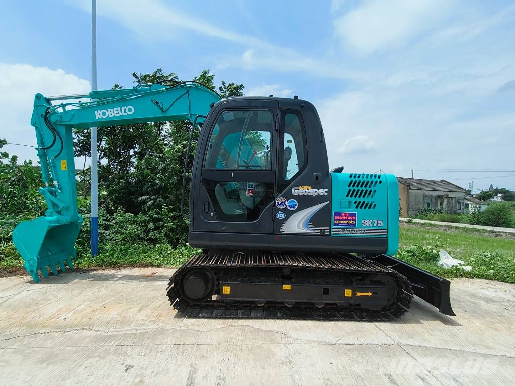 Kobelco SK 75 حفارات وسط 7 طن - 12 طن
